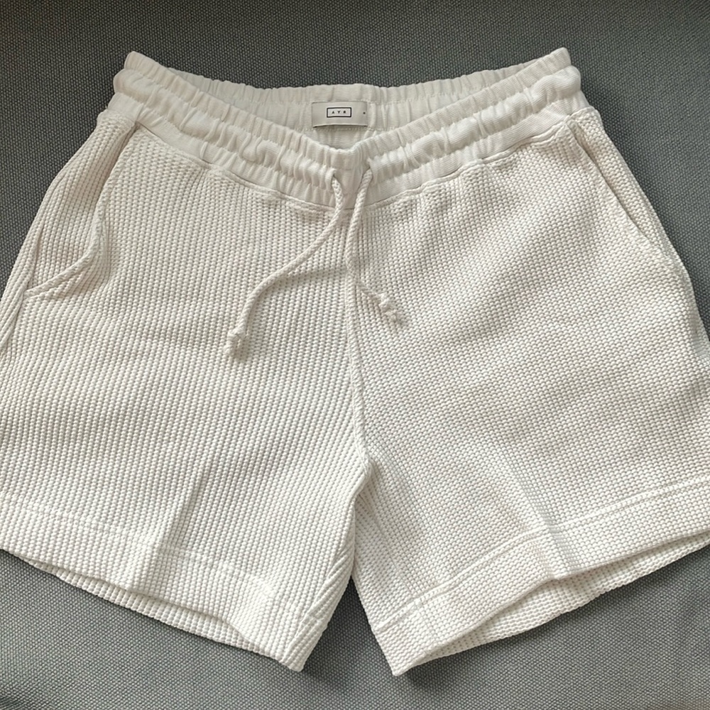 Brand New AYR “waffle cone” shorts in women’s size small